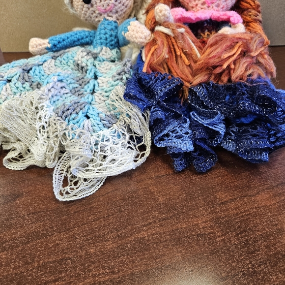 New Elsa and Anna Yarn Dolls From Disney's Frozen - Picture 3 of 4